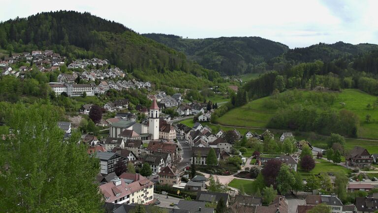 Dieses Bild zeigt eine Webcam-Aufnahme von Ottenhöfen, aufgenommen am Dienstag, den 28.04.2026 um 16:00 Uhr
