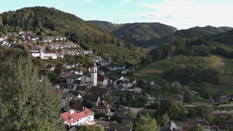 Dieses Bild zeigt eine Webcam-Aufnahme von Ottenhöfen, aufgenommen am Freitag, den 11.09.2026 um 18:10 Uhr