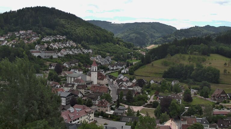 Dieses Bild zeigt eine Webcam-Aufnahme von Ottenhöfen, aufgenommen am Mittwoch, den 08.07.2026 um 13:10 Uhr