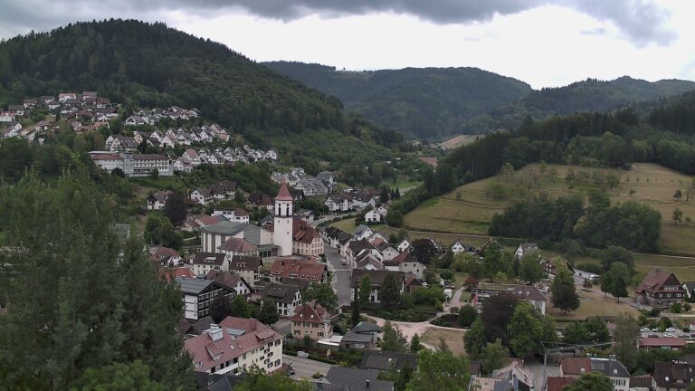Dieses Bild zeigt eine Webcam-Aufnahme von Ottenhöfen, aufgenommen am Samstag, den 01.08.2026 um 12:20 Uhr