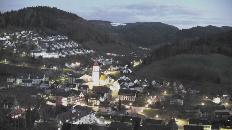 Dieses Bild zeigt eine Webcam-Aufnahme von Ottenhöfen, aufgenommen am Freitag, den 27.03.2026 um 19:30 Uhr