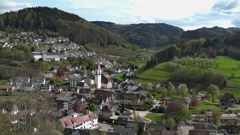 Dieses Bild zeigt eine Webcam-Aufnahme von Ottenhöfen, aufgenommen am Donnerstag, den 16.04.2026 um 16:20 Uhr