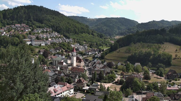 Dieses Bild zeigt eine Webcam-Aufnahme von Ottenhöfen, aufgenommen am Sonntag, den 02.08.2026 um 15:30 Uhr