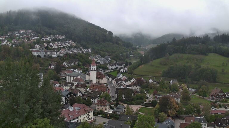 Dieses Bild zeigt eine Webcam-Aufnahme von Ottenhöfen, aufgenommen am Sonntag, den 18.10.2026 um 16:00 Uhr