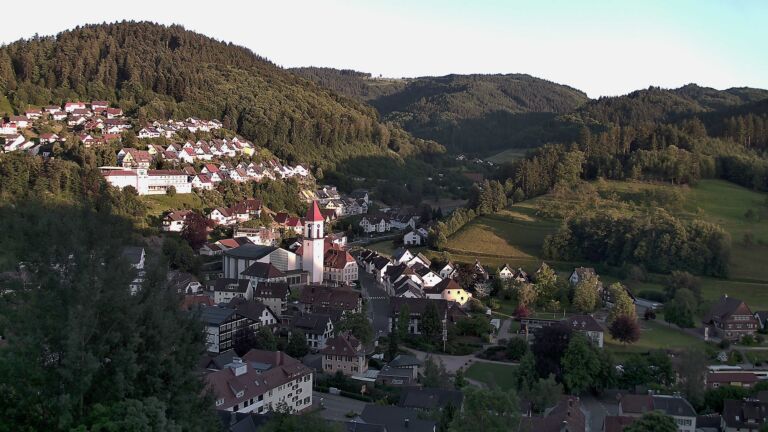 Dieses Bild zeigt eine Webcam-Aufnahme von Ottenhöfen, aufgenommen am Freitag, den 05.06.2026 um 20:40 Uhr