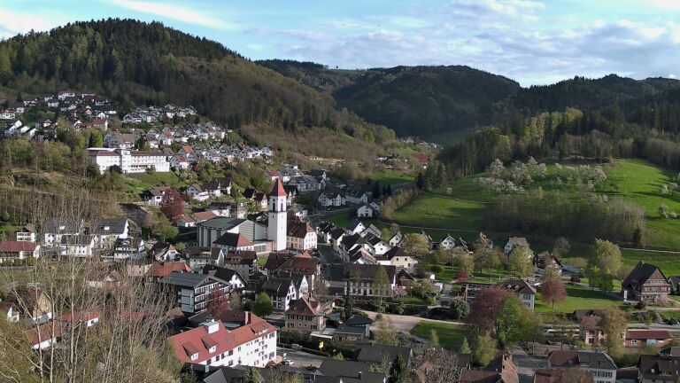 Dieses Bild zeigt eine Webcam-Aufnahme von Ottenhöfen, aufgenommen am Donnerstag, den 16.04.2026 um 18:40 Uhr