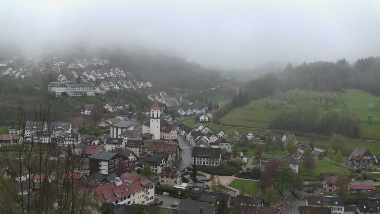 Dieses Bild zeigt eine Webcam-Aufnahme von Ottenhöfen, aufgenommen am Montag, den 13.04.2026 um 07:30 Uhr