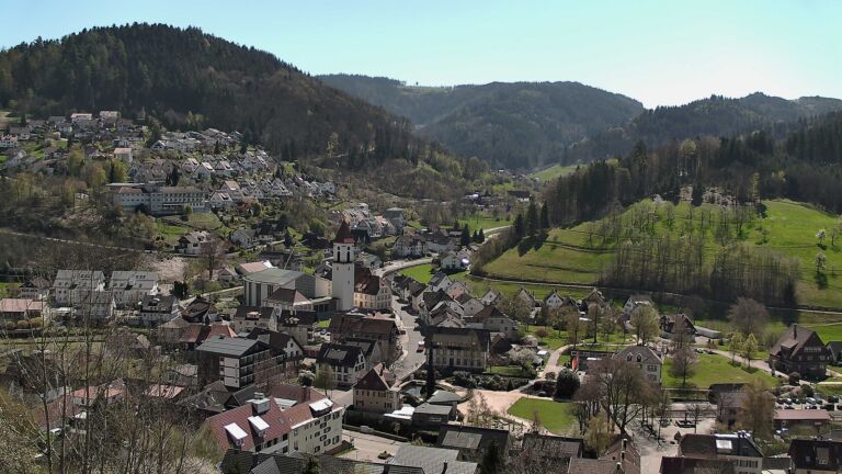 Dieses Bild zeigt eine Webcam-Aufnahme von Ottenhöfen, aufgenommen am Mittwoch, den 08.04.2026 um 13:30 Uhr