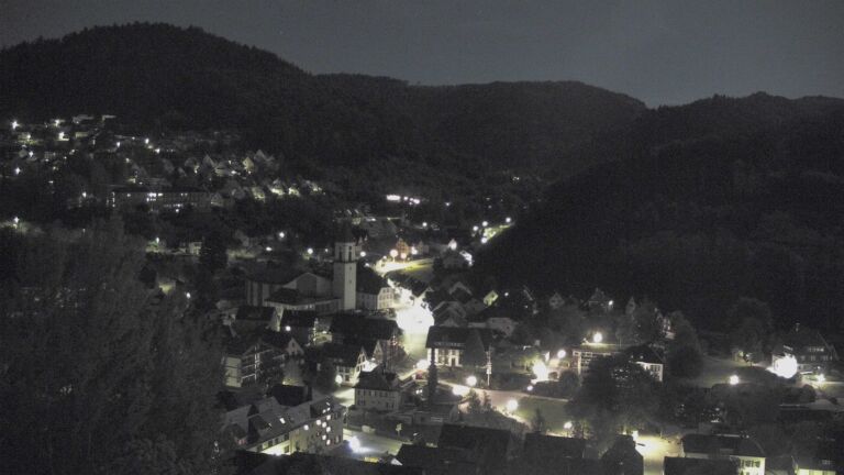 Dieses Bild zeigt eine Webcam-Aufnahme von Ottenhöfen, aufgenommen am Freitag, den 01.05.2026 um 01:30 Uhr