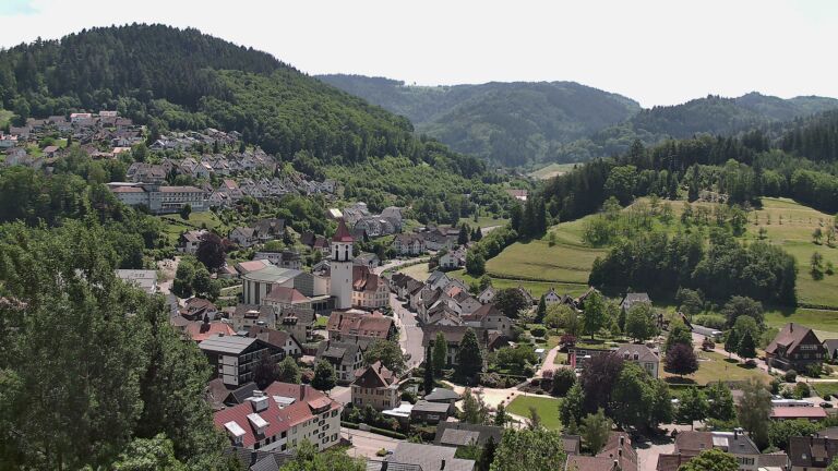 Dieses Bild zeigt eine Webcam-Aufnahme von Ottenhöfen, aufgenommen am Mittwoch, den 27.05.2026 um 13:20 Uhr