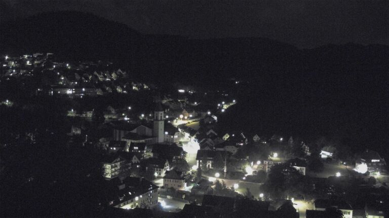 Dieses Bild zeigt eine Webcam-Aufnahme von Ottenhöfen, aufgenommen am Montag, den 01.06.2026 um 23:30 Uhr