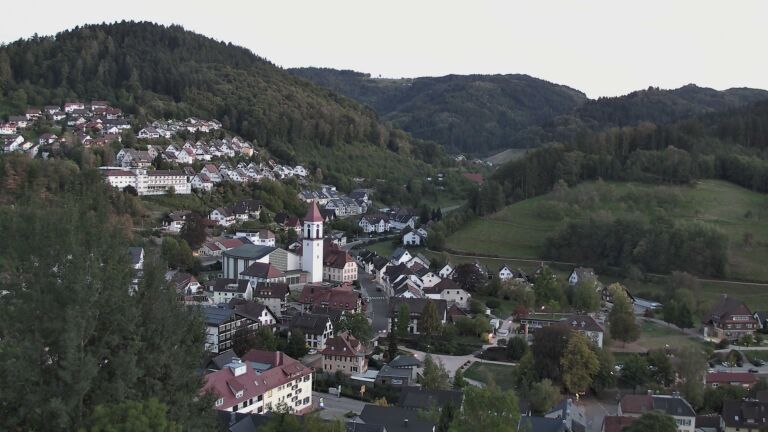 Dieses Bild zeigt eine Webcam-Aufnahme von Ottenhöfen, aufgenommen am Samstag, den 26.09.2026 um 19:30 Uhr