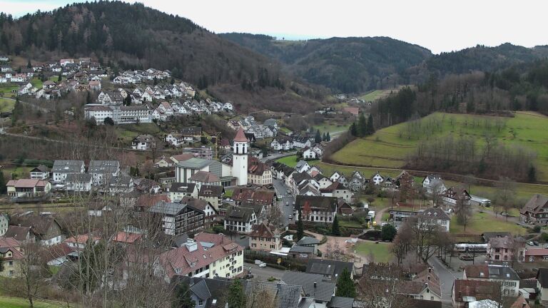 Dieses Bild zeigt eine Webcam-Aufnahme von Ottenhöfen, aufgenommen am Freitag, den 19.12.2025 um 11:30 Uhr