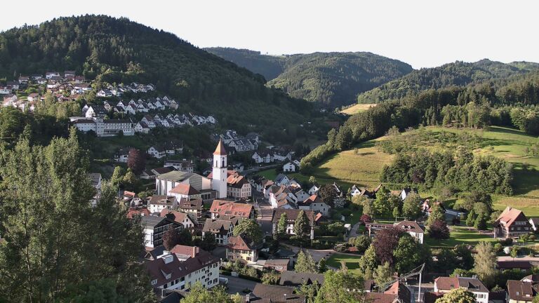 Dieses Bild zeigt eine Webcam-Aufnahme von Ottenhöfen, aufgenommen am Sonntag, den 14.06.2026 um 07:00 Uhr