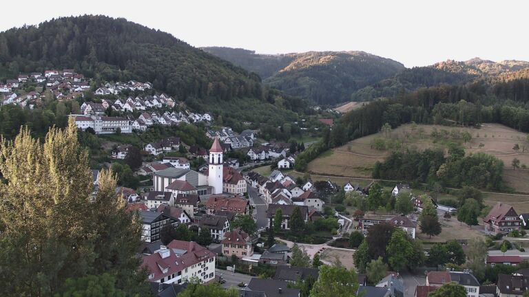 Dieses Bild zeigt eine Webcam-Aufnahme von Ottenhöfen, aufgenommen am Freitag, den 14.08.2026 um 07:10 Uhr