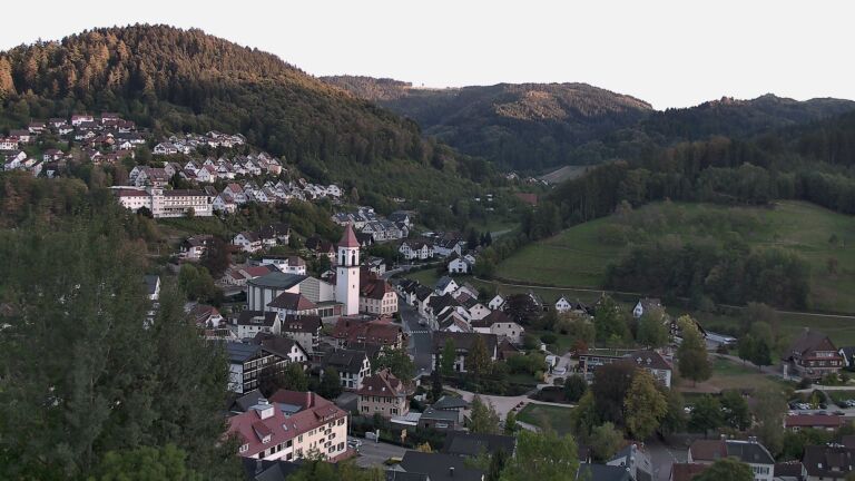 Dieses Bild zeigt eine Webcam-Aufnahme von Ottenhöfen, aufgenommen am Sonntag, den 27.09.2026 um 18:40 Uhr