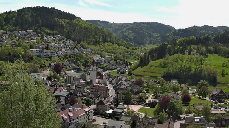 Dieses Bild zeigt eine Webcam-Aufnahme von Ottenhöfen, aufgenommen am Sonntag, den 26.04.2026 um 13:40 Uhr