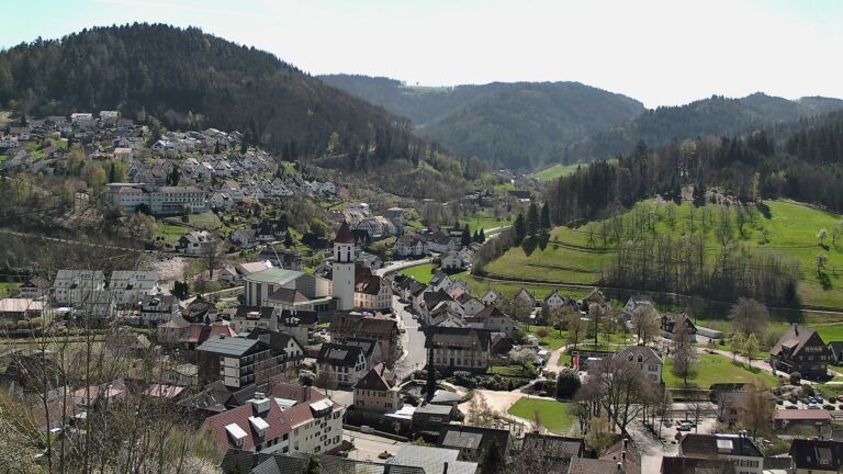 Dieses Bild zeigt eine Webcam-Aufnahme von Ottenhöfen, aufgenommen am Dienstag, den 07.04.2026 um 13:10 Uhr