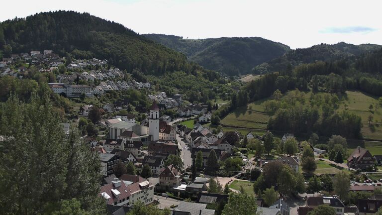 Dieses Bild zeigt eine Webcam-Aufnahme von Ottenhöfen, aufgenommen am Freitag, den 11.09.2026 um 13:10 Uhr