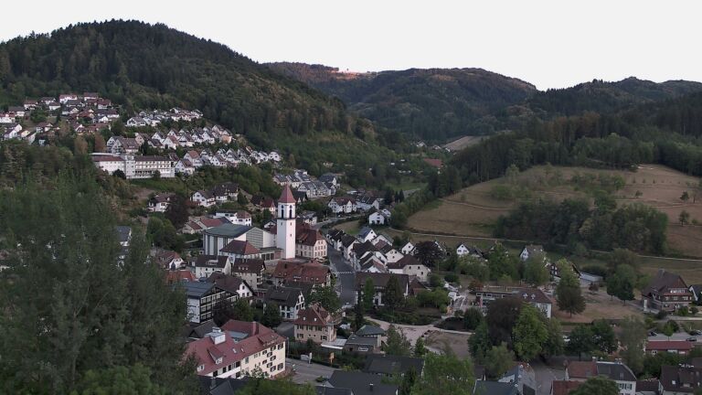 Dieses Bild zeigt eine Webcam-Aufnahme von Ottenhöfen, aufgenommen am Mittwoch, den 19.08.2026 um 20:10 Uhr