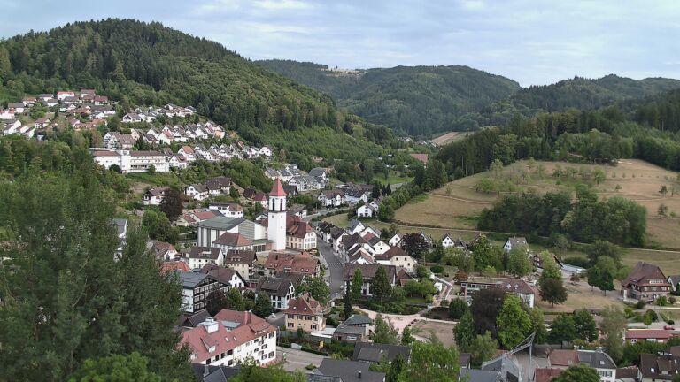 Dieses Bild zeigt eine Webcam-Aufnahme von Ottenhöfen, aufgenommen am Montag, den 10.08.2026 um 19:40 Uhr