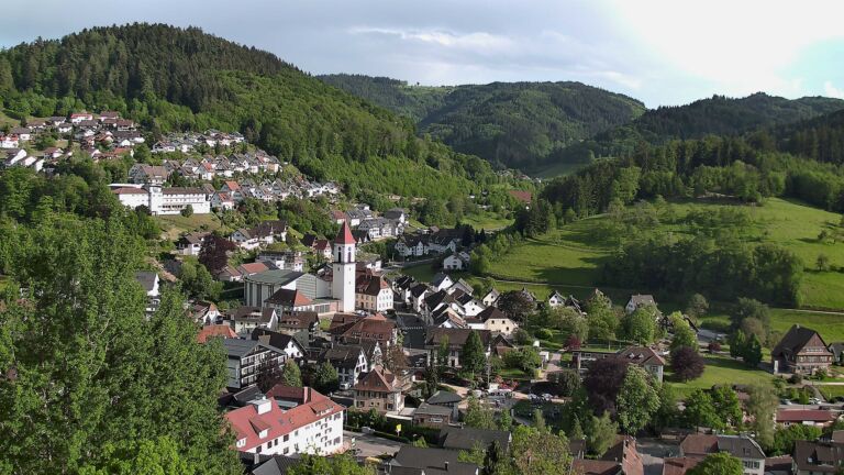 Dieses Bild zeigt eine Webcam-Aufnahme von Ottenhöfen, aufgenommen am Samstag, den 09.05.2026 um 18:30 Uhr