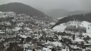 Dieses Bild zeigt eine Webcam-Aufnahme von Ottenhöfen, aufgenommen am Donnerstag, den 08.01.2026 um 15:20 Uhr