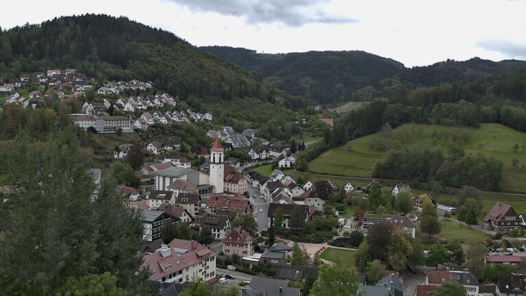 Dieses Bild zeigt eine Webcam-Aufnahme von Ottenhöfen, aufgenommen am Sonntag, den 11.10.2026 um 16:20 Uhr