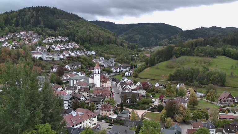 Dieses Bild zeigt eine Webcam-Aufnahme von Ottenhöfen, aufgenommen am Samstag, den 24.10.2026 um 09:00 Uhr