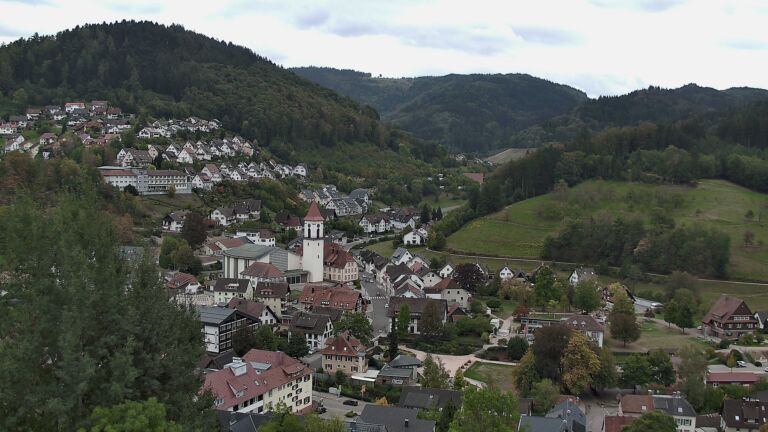Dieses Bild zeigt eine Webcam-Aufnahme von Ottenhöfen, aufgenommen am Donnerstag, den 01.10.2026 um 16:00 Uhr