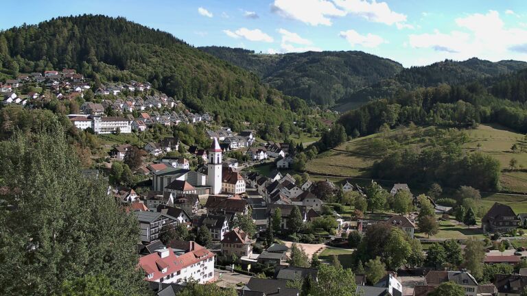 Dieses Bild zeigt eine Webcam-Aufnahme von Ottenhöfen, aufgenommen am Samstag, den 05.09.2026 um 16:50 Uhr