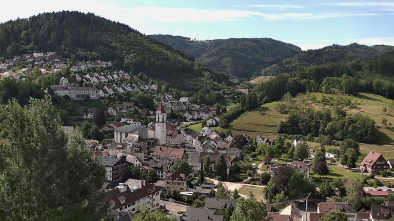 Dieses Bild zeigt eine Webcam-Aufnahme von Ottenhöfen, aufgenommen am Sonntag, den 05.07.2026 um 10:10 Uhr