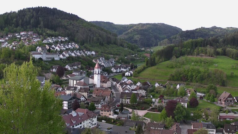 Dieses Bild zeigt eine Webcam-Aufnahme von Ottenhöfen, aufgenommen am Dienstag, den 28.04.2026 um 07:00 Uhr