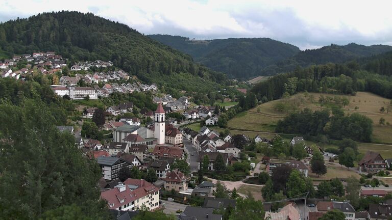 Dieses Bild zeigt eine Webcam-Aufnahme von Ottenhöfen, aufgenommen am Mittwoch, den 15.07.2026 um 17:50 Uhr