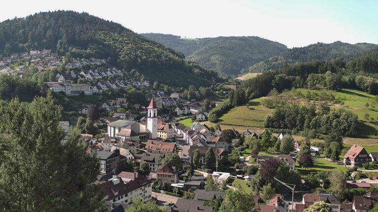 Dieses Bild zeigt eine Webcam-Aufnahme von Ottenhöfen, aufgenommen am Freitag, den 19.06.2026 um 09:10 Uhr