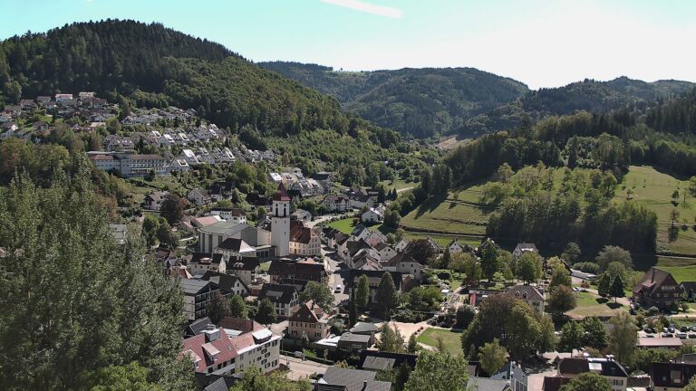 Dieses Bild zeigt eine Webcam-Aufnahme von Ottenhöfen, aufgenommen am Dienstag, den 15.09.2026 um 13:50 Uhr
