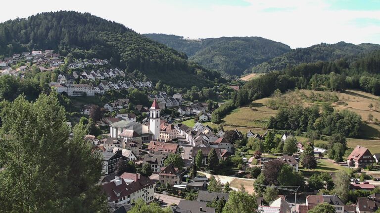 Dieses Bild zeigt eine Webcam-Aufnahme von Ottenhöfen, aufgenommen am Montag, den 13.07.2026 um 09:30 Uhr