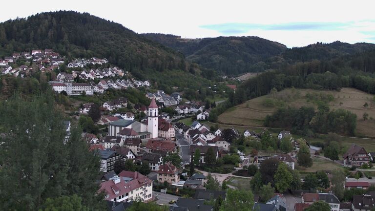 Dieses Bild zeigt eine Webcam-Aufnahme von Ottenhöfen, aufgenommen am Sonntag, den 30.08.2026 um 19:50 Uhr