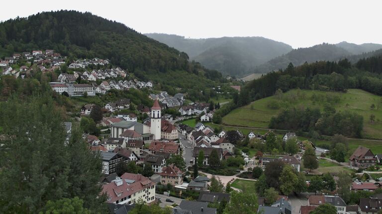 Dieses Bild zeigt eine Webcam-Aufnahme von Ottenhöfen, aufgenommen am Freitag, den 18.09.2026 um 12:30 Uhr
