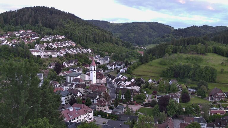 Dieses Bild zeigt eine Webcam-Aufnahme von Ottenhöfen, aufgenommen am Montag, den 18.05.2026 um 20:40 Uhr