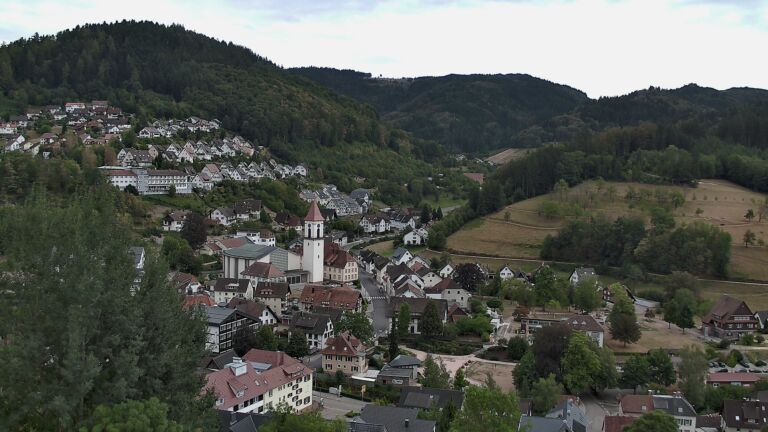 Dieses Bild zeigt eine Webcam-Aufnahme von Ottenhöfen, aufgenommen am Donnerstag, den 20.08.2026 um 15:50 Uhr
