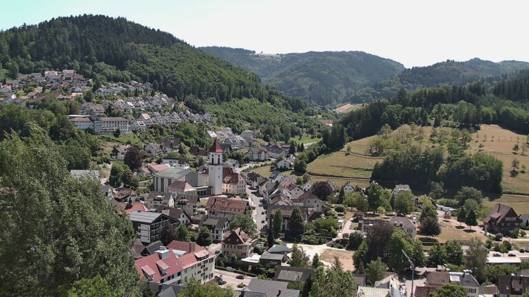 Dieses Bild zeigt eine Webcam-Aufnahme von Ottenhöfen, aufgenommen am Dienstag, den 28.07.2026 um 14:10 Uhr