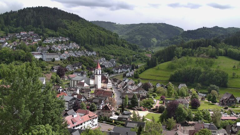Dieses Bild zeigt eine Webcam-Aufnahme von Ottenhöfen, aufgenommen am Samstag, den 16.05.2026 um 15:20 Uhr