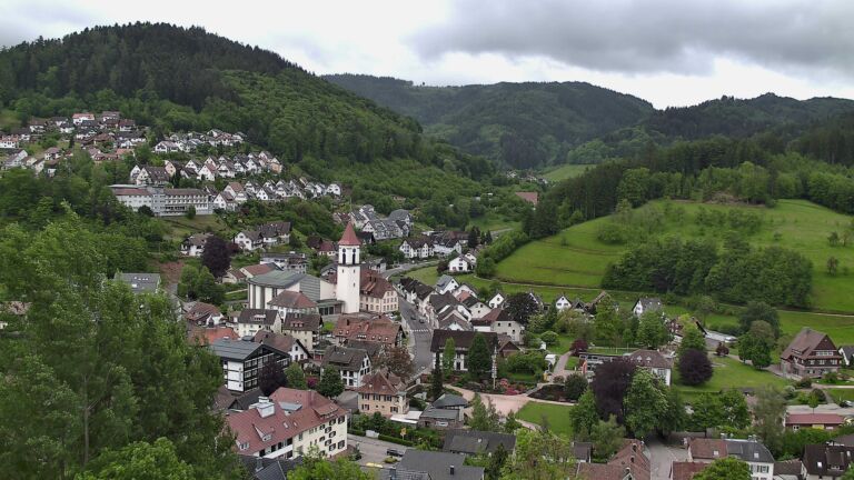 Dieses Bild zeigt eine Webcam-Aufnahme von Ottenhöfen, aufgenommen am Donnerstag, den 14.05.2026 um 09:50 Uhr