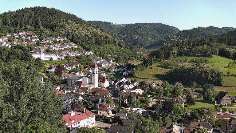 Dieses Bild zeigt eine Webcam-Aufnahme von Ottenhöfen, aufgenommen am Samstag, den 20.06.2026 um 18:50 Uhr