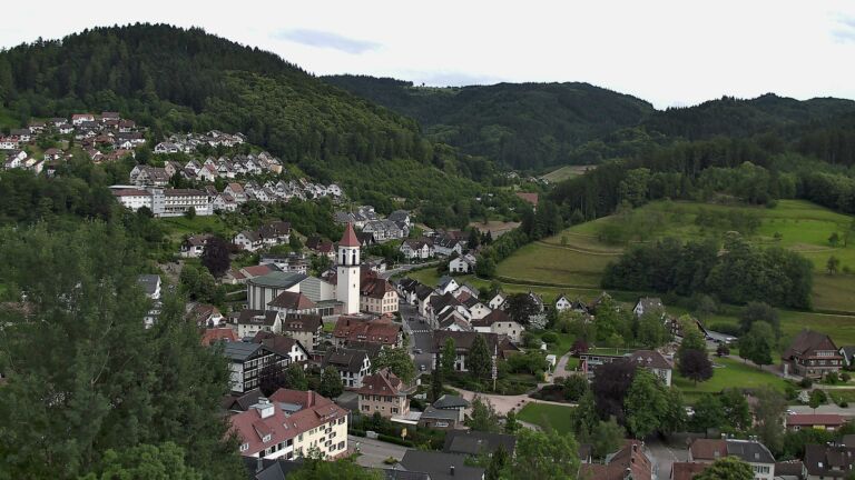 Dieses Bild zeigt eine Webcam-Aufnahme von Ottenhöfen, aufgenommen am Dienstag, den 09.06.2026 um 18:20 Uhr