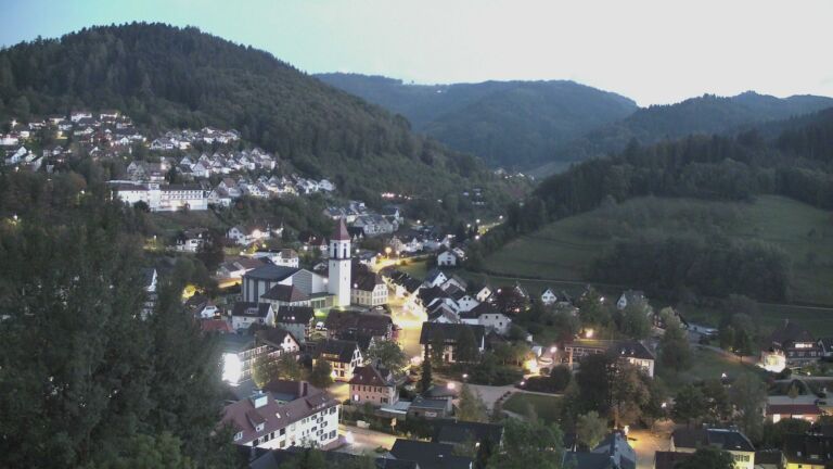 Dieses Bild zeigt eine Webcam-Aufnahme von Ottenhöfen, aufgenommen am Montag, den 19.10.2026 um 19:00 Uhr