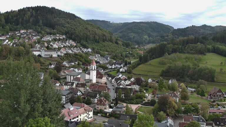 Dieses Bild zeigt eine Webcam-Aufnahme von Ottenhöfen, aufgenommen am Sonntag, den 11.10.2026 um 15:50 Uhr
