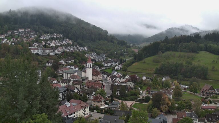Dieses Bild zeigt eine Webcam-Aufnahme von Ottenhöfen, aufgenommen am Sonntag, den 18.10.2026 um 16:10 Uhr