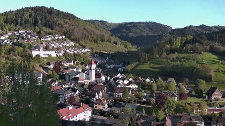 Dieses Bild zeigt eine Webcam-Aufnahme von Ottenhöfen, aufgenommen am Samstag, den 25.04.2026 um 19:20 Uhr